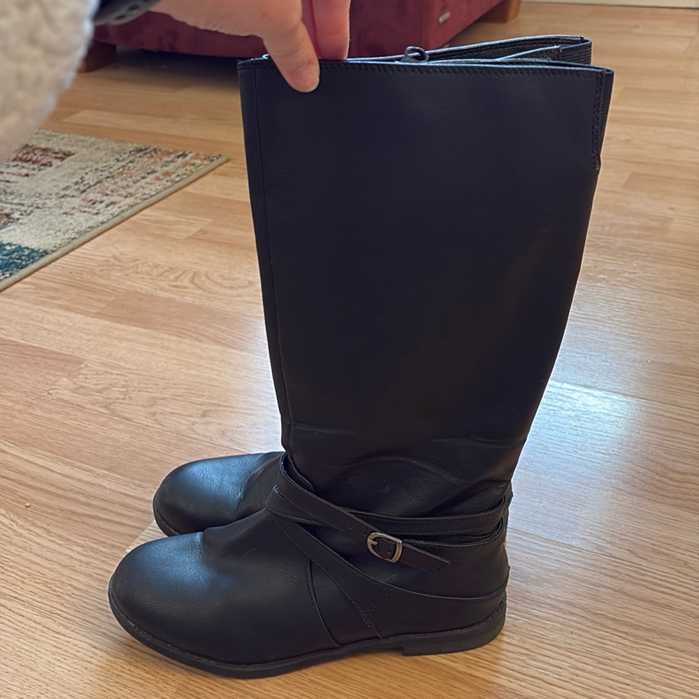 Cat and Jack size 4 girl boots